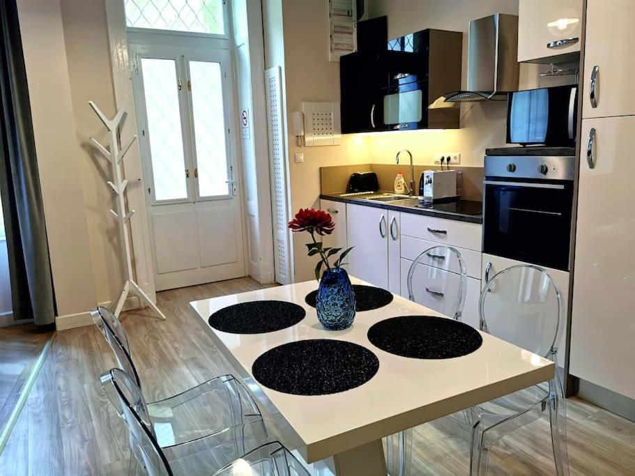 Luxury Apartment Near Astoria With Ac Budapest Exterior photo